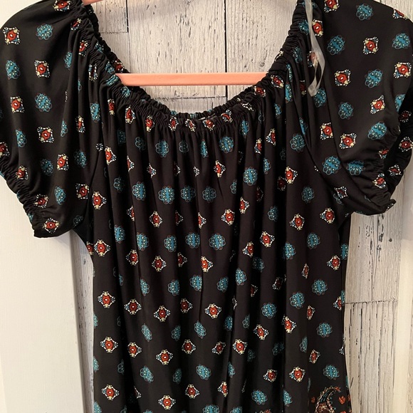 Top - Picture 2 of 2